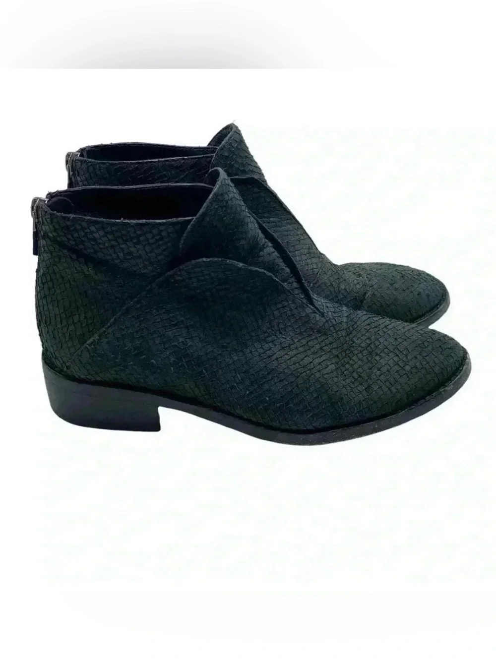 Eileen Fisher capsule wardrobe minimalist snakeskin leather ankle boot size 6.5